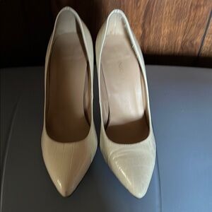 Cream Pointed-Toe Heels with Medium-High Heel